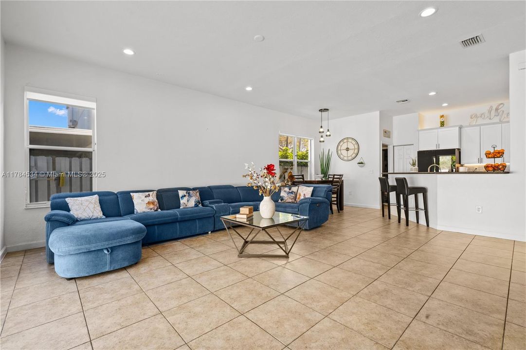 Недавно продано: $630,000 (5 спален, 3 ванн, 2552 Квадратных фут)