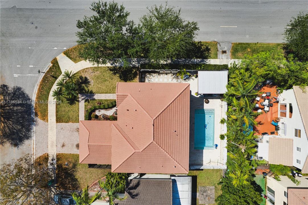 Недавно продано: $630,000 (5 спален, 3 ванн, 2552 Квадратных фут)