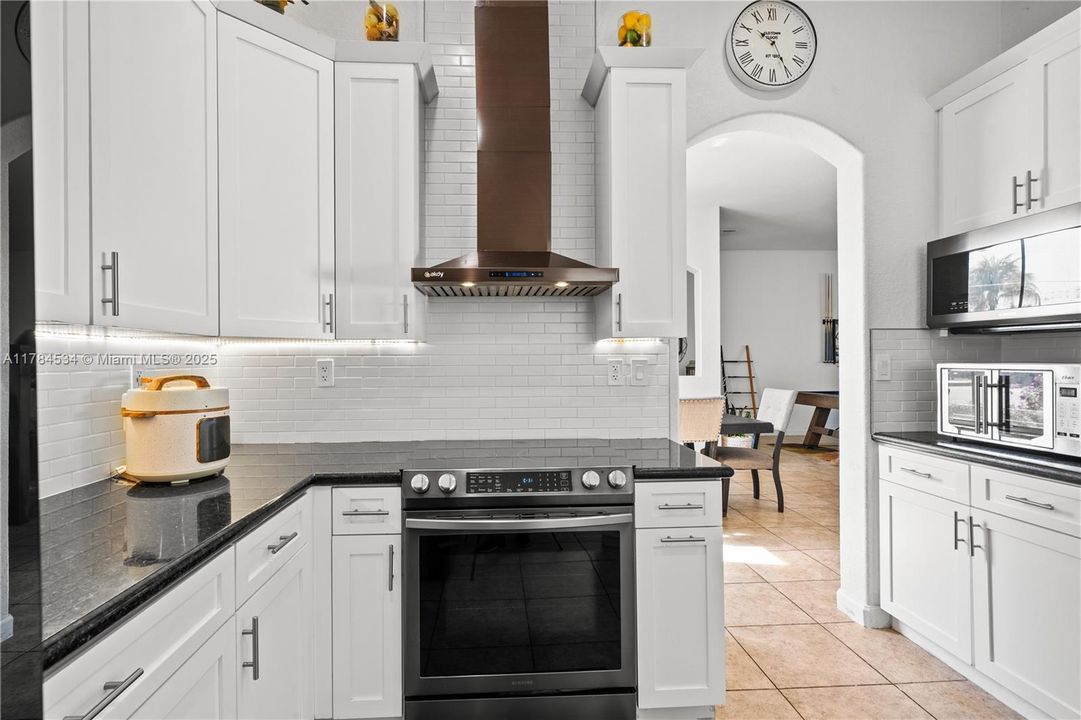 Недавно продано: $630,000 (5 спален, 3 ванн, 2552 Квадратных фут)