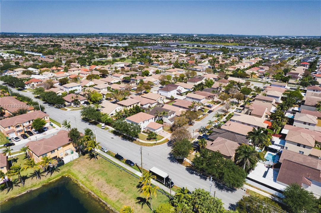 Недавно продано: $630,000 (5 спален, 3 ванн, 2552 Квадратных фут)