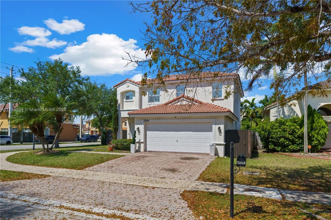 Недавно продано: $630,000 (5 спален, 3 ванн, 2552 Квадратных фут)