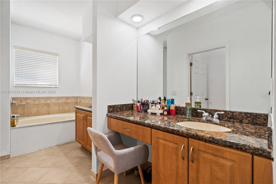 Недавно продано: $630,000 (5 спален, 3 ванн, 2552 Квадратных фут)