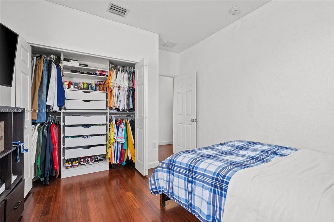 Недавно продано: $630,000 (5 спален, 3 ванн, 2552 Квадратных фут)