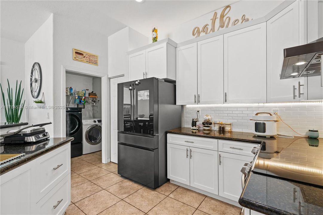 Недавно продано: $630,000 (5 спален, 3 ванн, 2552 Квадратных фут)