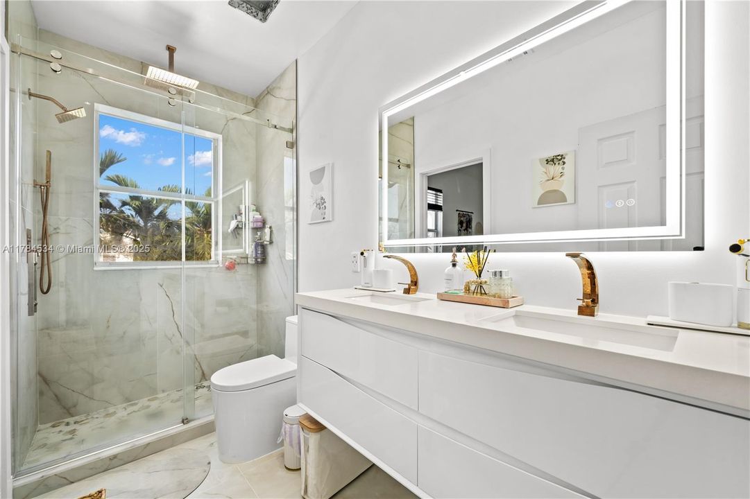 Недавно продано: $630,000 (5 спален, 3 ванн, 2552 Квадратных фут)