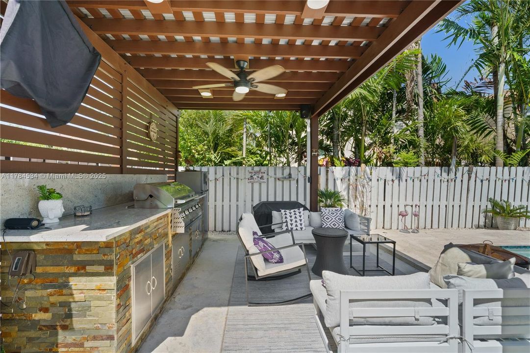 Недавно продано: $630,000 (5 спален, 3 ванн, 2552 Квадратных фут)