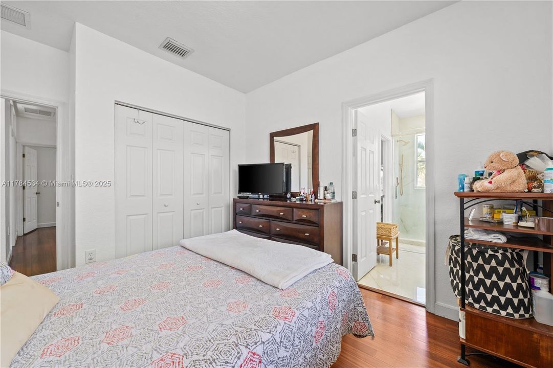 Недавно продано: $630,000 (5 спален, 3 ванн, 2552 Квадратных фут)