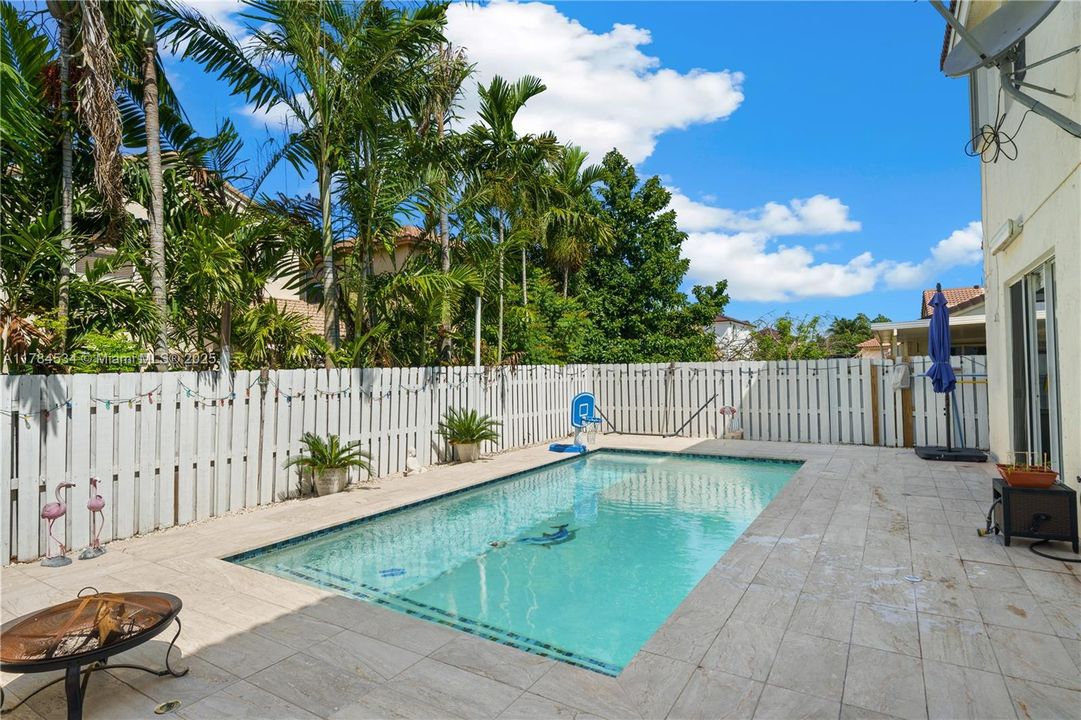 Недавно продано: $630,000 (5 спален, 3 ванн, 2552 Квадратных фут)