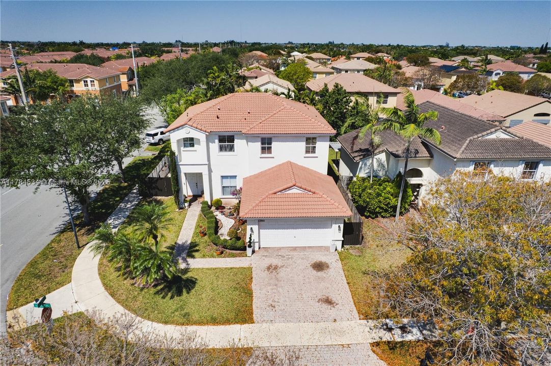 Недавно продано: $630,000 (5 спален, 3 ванн, 2552 Квадратных фут)