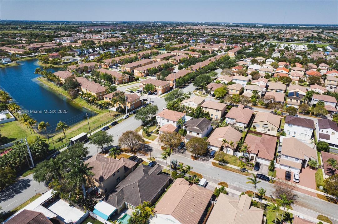 Недавно продано: $630,000 (5 спален, 3 ванн, 2552 Квадратных фут)