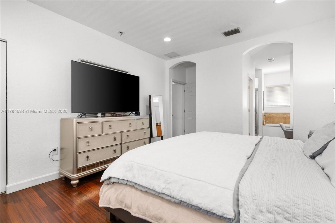 Недавно продано: $630,000 (5 спален, 3 ванн, 2552 Квадратных фут)