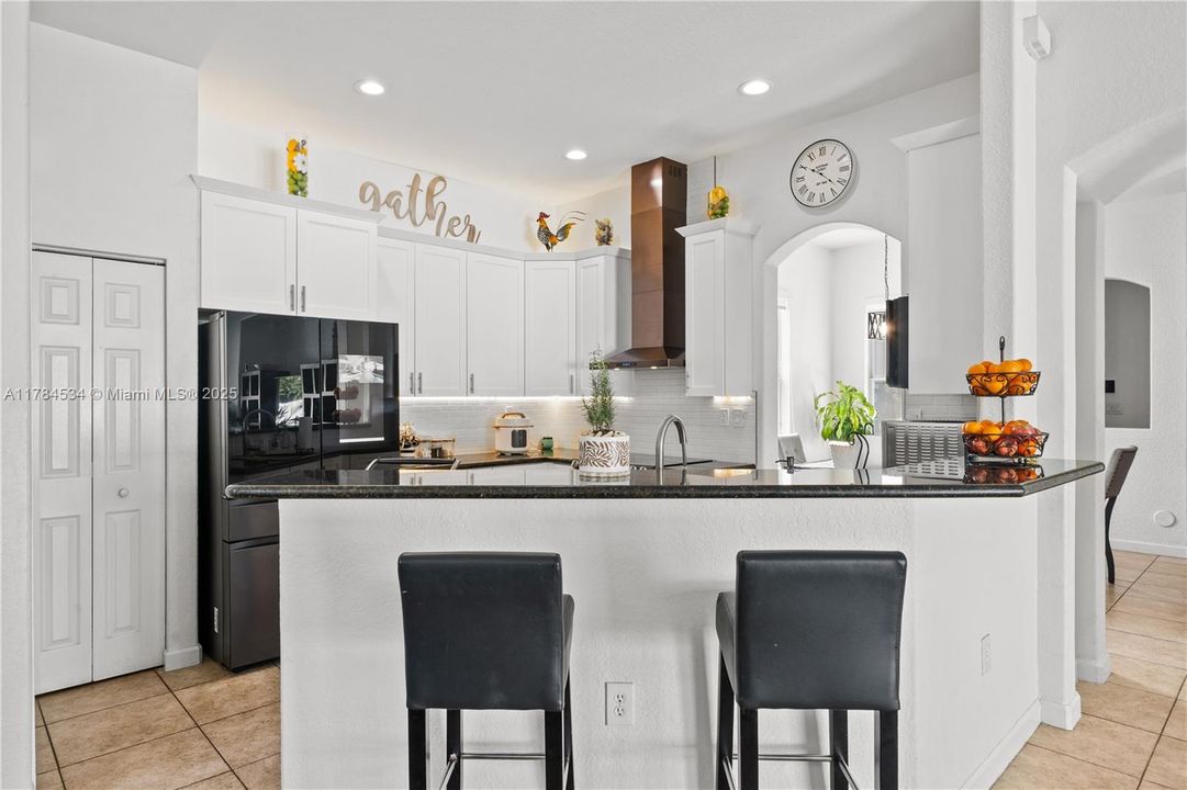 Недавно продано: $630,000 (5 спален, 3 ванн, 2552 Квадратных фут)