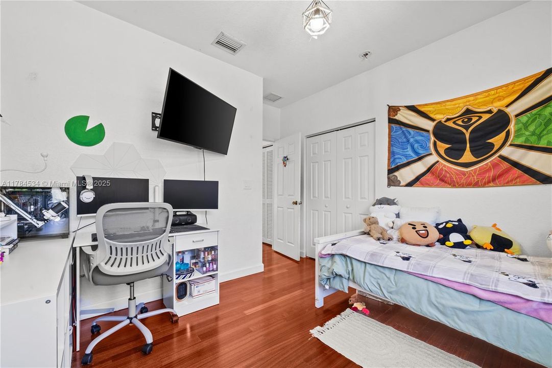 Недавно продано: $630,000 (5 спален, 3 ванн, 2552 Квадратных фут)