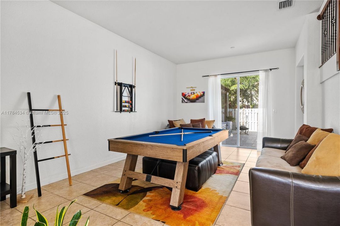 Недавно продано: $630,000 (5 спален, 3 ванн, 2552 Квадратных фут)