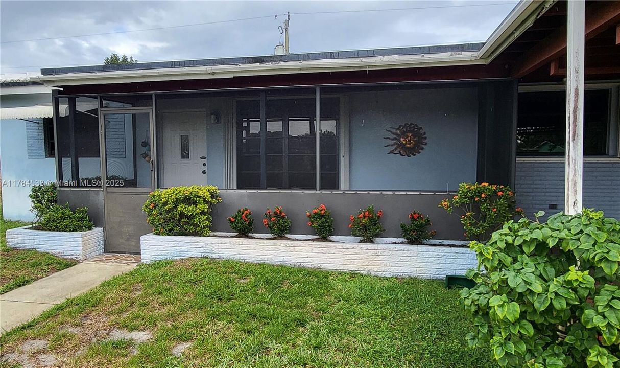 For Sale: $450,000 (3 beds, 1 baths, 1364 Square Feet)