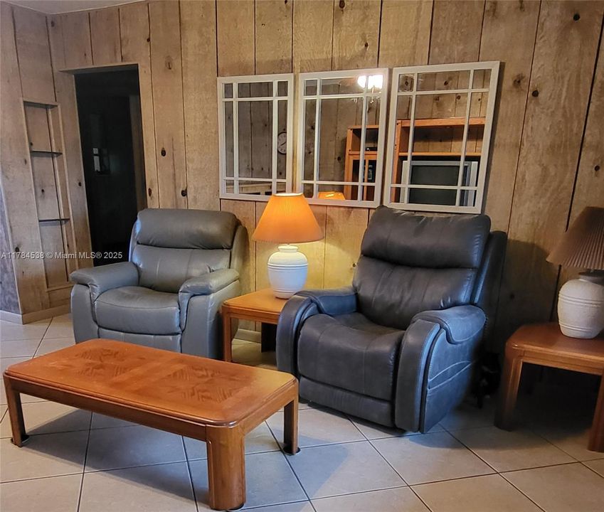 For Sale: $450,000 (3 beds, 1 baths, 1364 Square Feet)