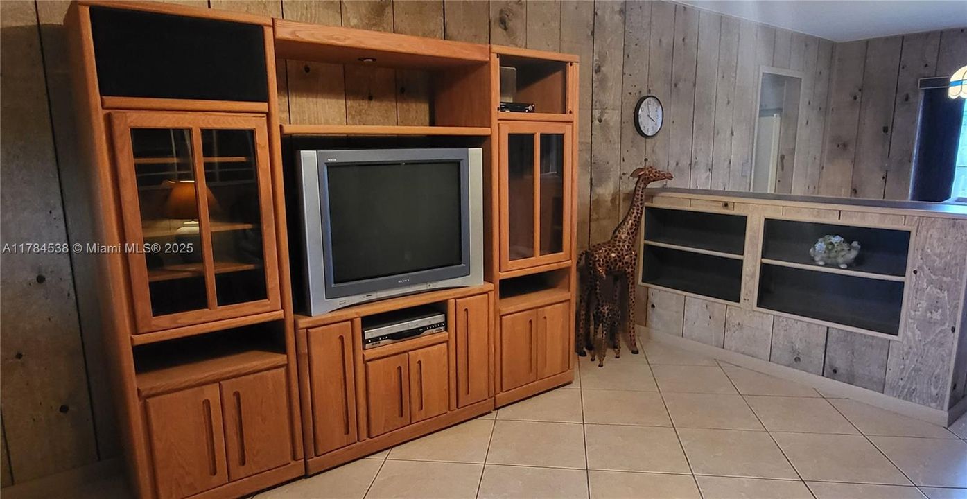 For Sale: $450,000 (3 beds, 1 baths, 1364 Square Feet)