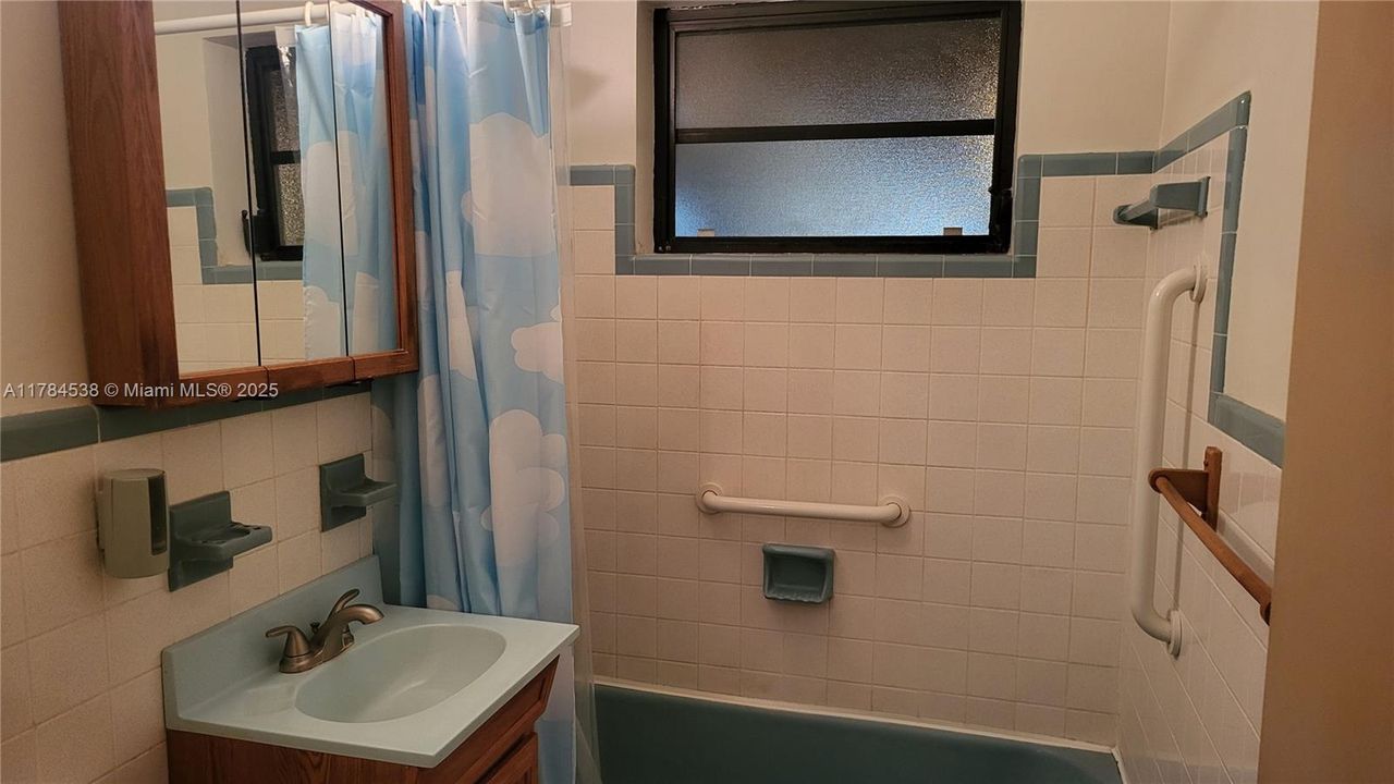 For Sale: $450,000 (3 beds, 1 baths, 1364 Square Feet)