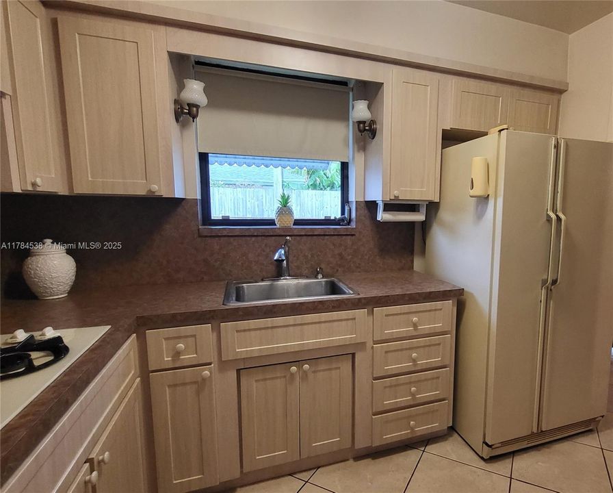 For Sale: $450,000 (3 beds, 1 baths, 1364 Square Feet)