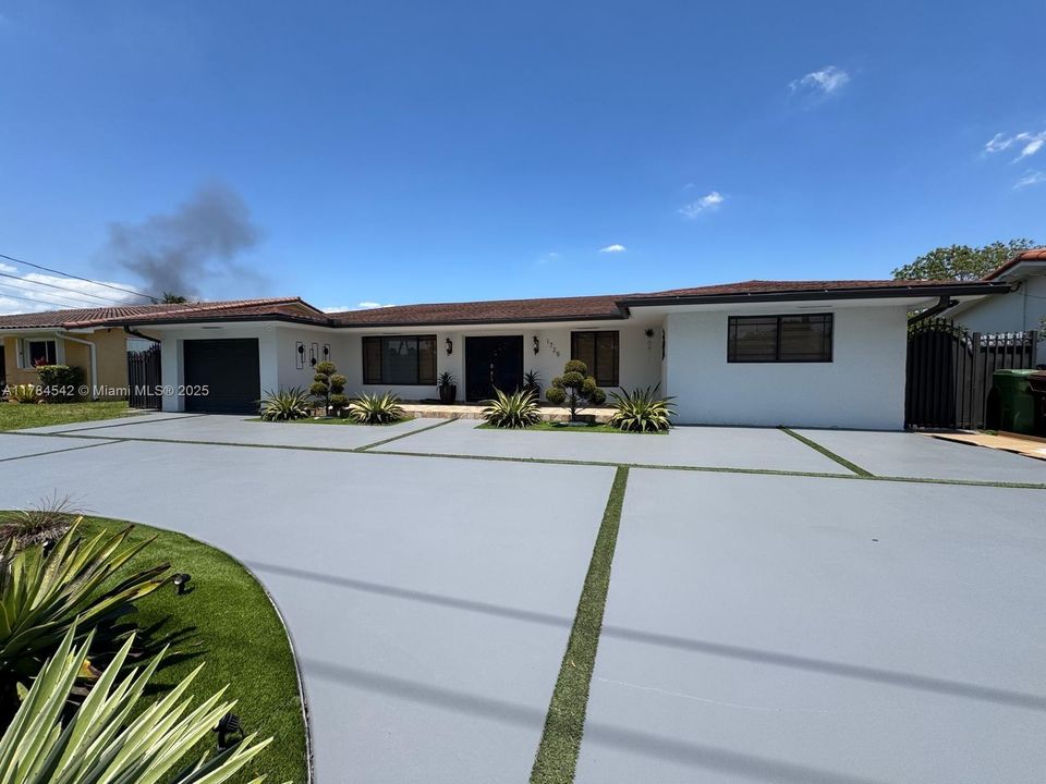 Недавно продано: $799,900 (4 спален, 3 ванн, 2247 Квадратных фут)