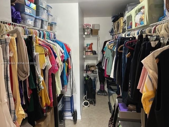 For Sale: $99,000 (1 beds, 1 baths, 750 Square Feet)