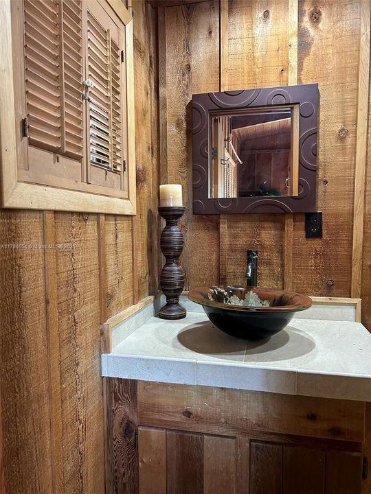 Main ensuite bathroom