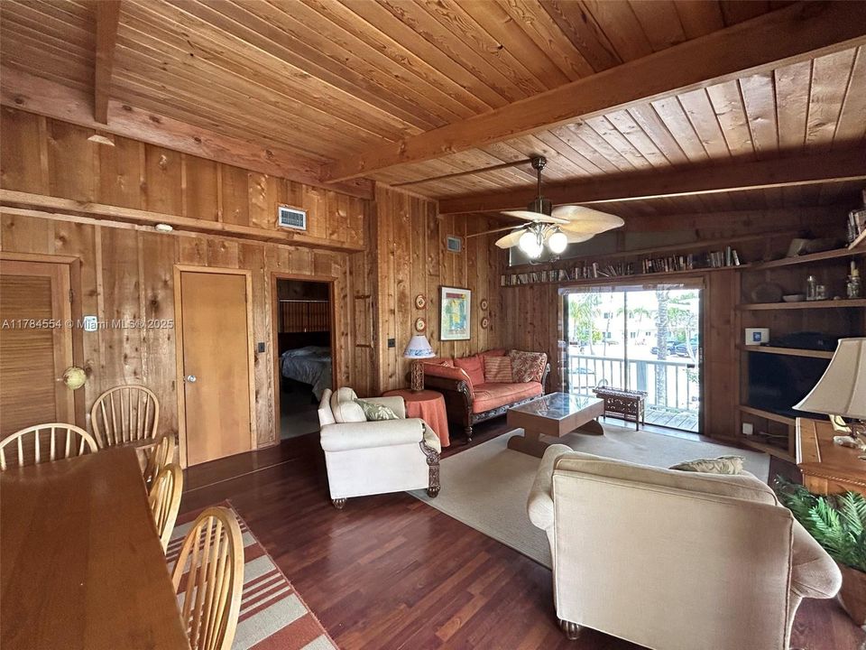 Recently Sold: $2,000,000 (4 beds, 3 baths, 1708 Square Feet)