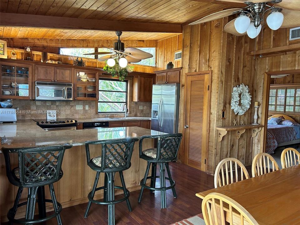 Recently Sold: $2,000,000 (4 beds, 3 baths, 1708 Square Feet)