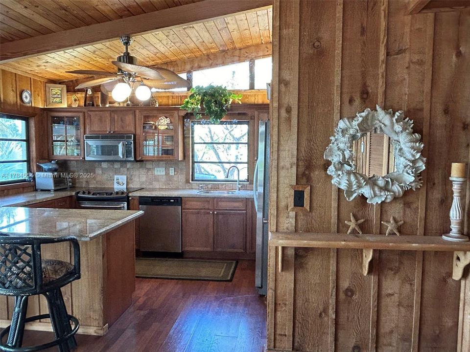 Recently Sold: $2,000,000 (4 beds, 3 baths, 1708 Square Feet)