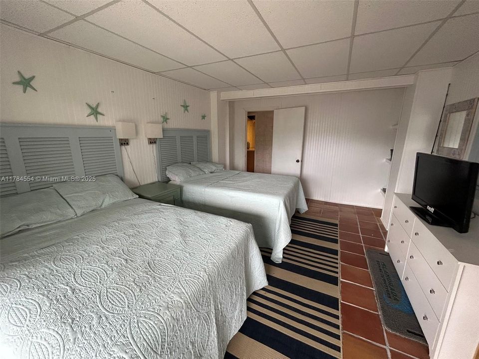 Recently Sold: $2,000,000 (4 beds, 3 baths, 1708 Square Feet)