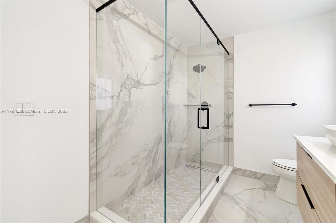 最近售出: $1,195,000 (3 贝兹, 2 浴室, 2898 平方英尺)