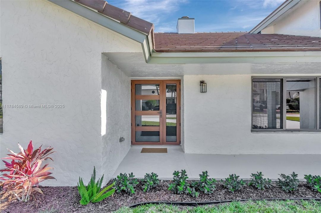 最近售出: $1,195,000 (3 贝兹, 2 浴室, 2898 平方英尺)