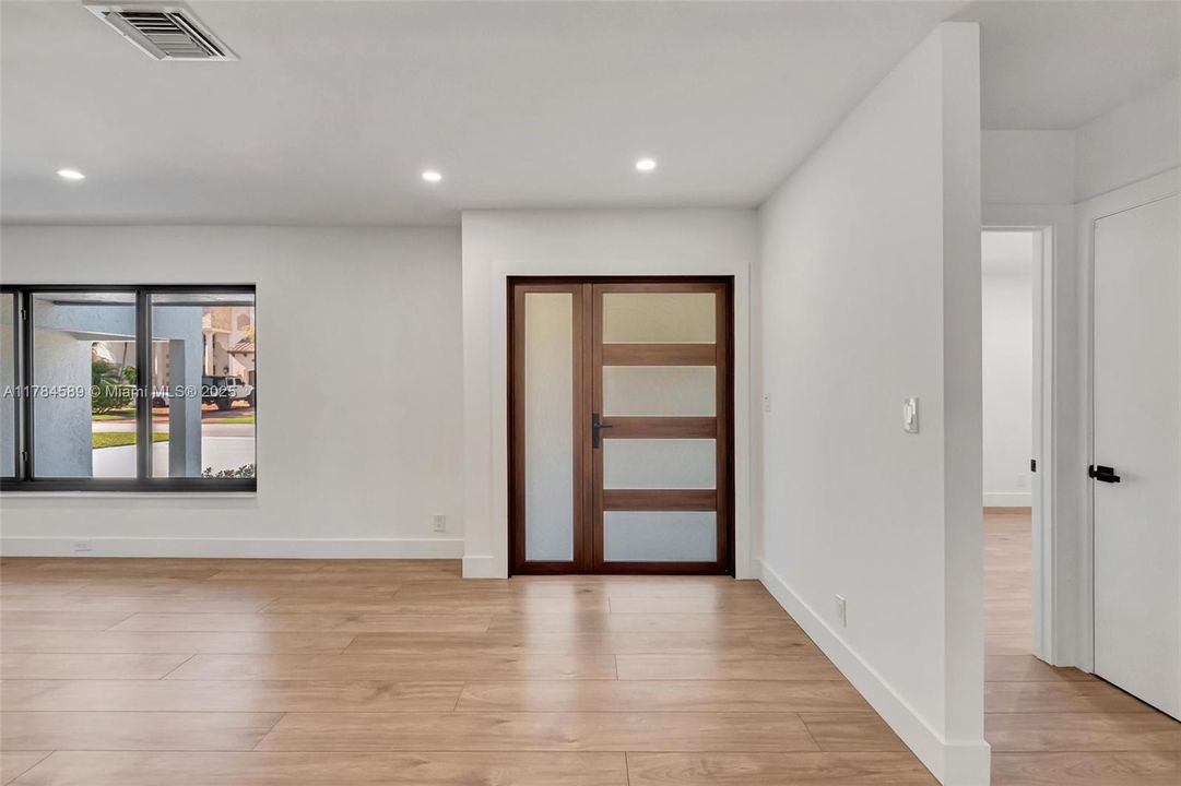 最近售出: $1,195,000 (3 贝兹, 2 浴室, 2898 平方英尺)