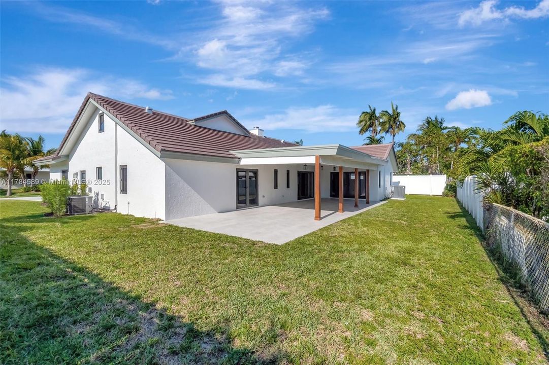 最近售出: $1,195,000 (3 贝兹, 2 浴室, 2898 平方英尺)