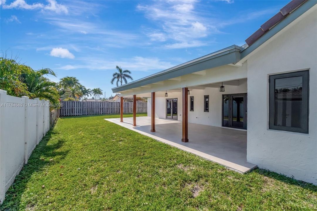 最近售出: $1,195,000 (3 贝兹, 2 浴室, 2898 平方英尺)