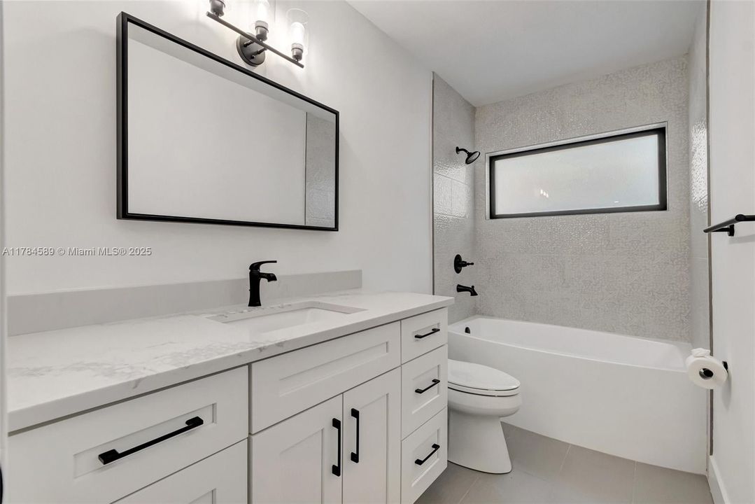 最近售出: $1,195,000 (3 贝兹, 2 浴室, 2898 平方英尺)