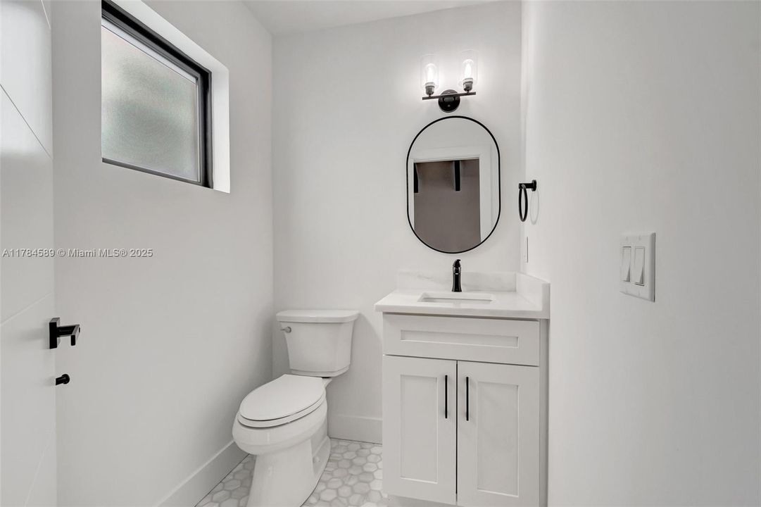 最近售出: $1,195,000 (3 贝兹, 2 浴室, 2898 平方英尺)