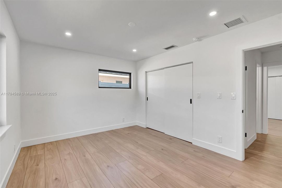 最近售出: $1,195,000 (3 贝兹, 2 浴室, 2898 平方英尺)