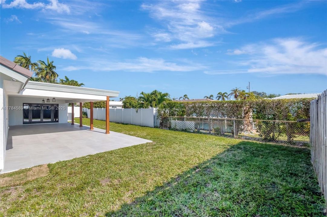 最近售出: $1,195,000 (3 贝兹, 2 浴室, 2898 平方英尺)