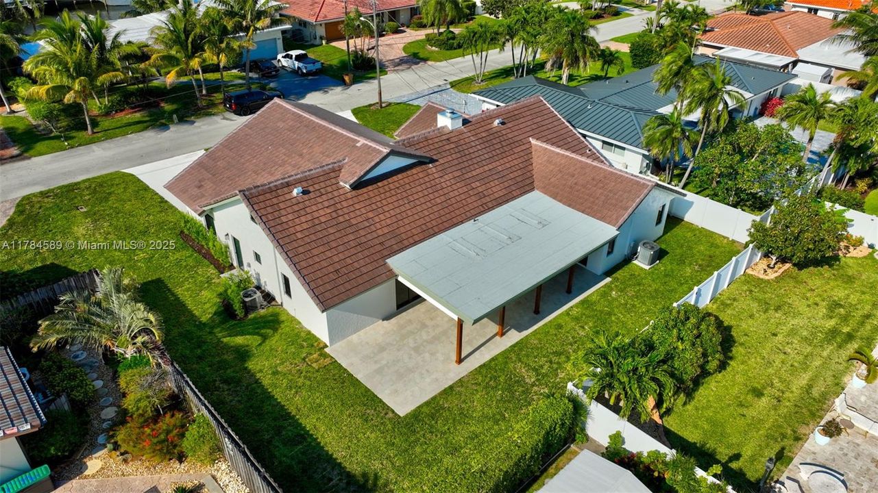 最近售出: $1,195,000 (3 贝兹, 2 浴室, 2898 平方英尺)