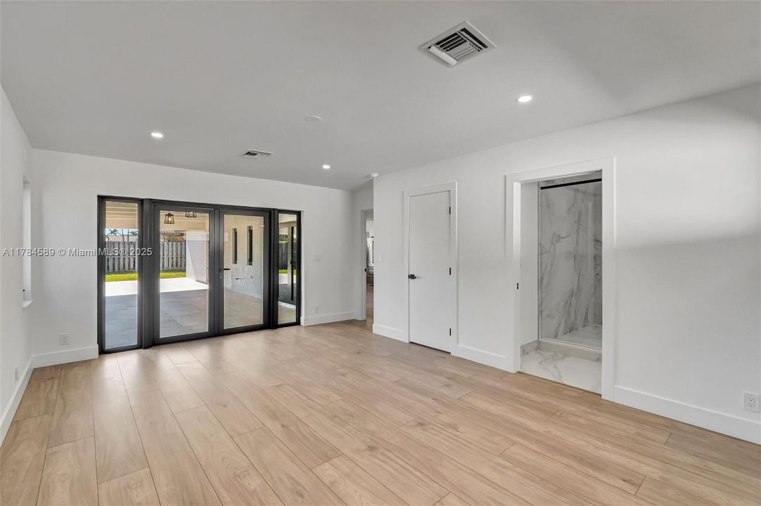 最近售出: $1,195,000 (3 贝兹, 2 浴室, 2898 平方英尺)