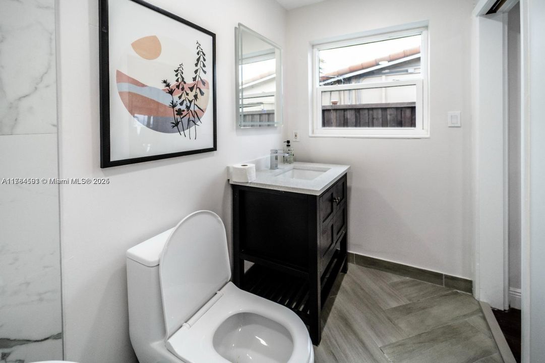 合同活跃: $949,950 (3 贝兹, 3 浴室, 1888 平方英尺)