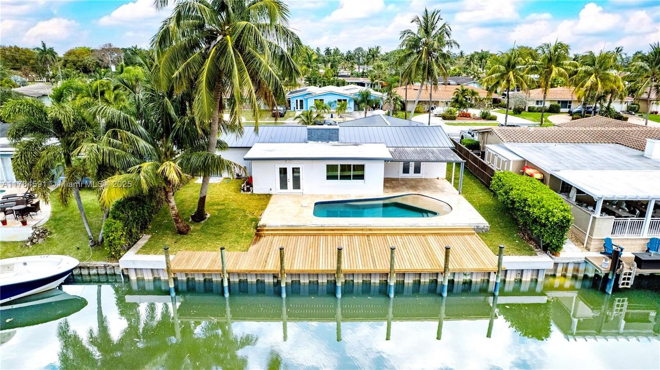 合同活跃: $949,950 (3 贝兹, 3 浴室, 1888 平方英尺)