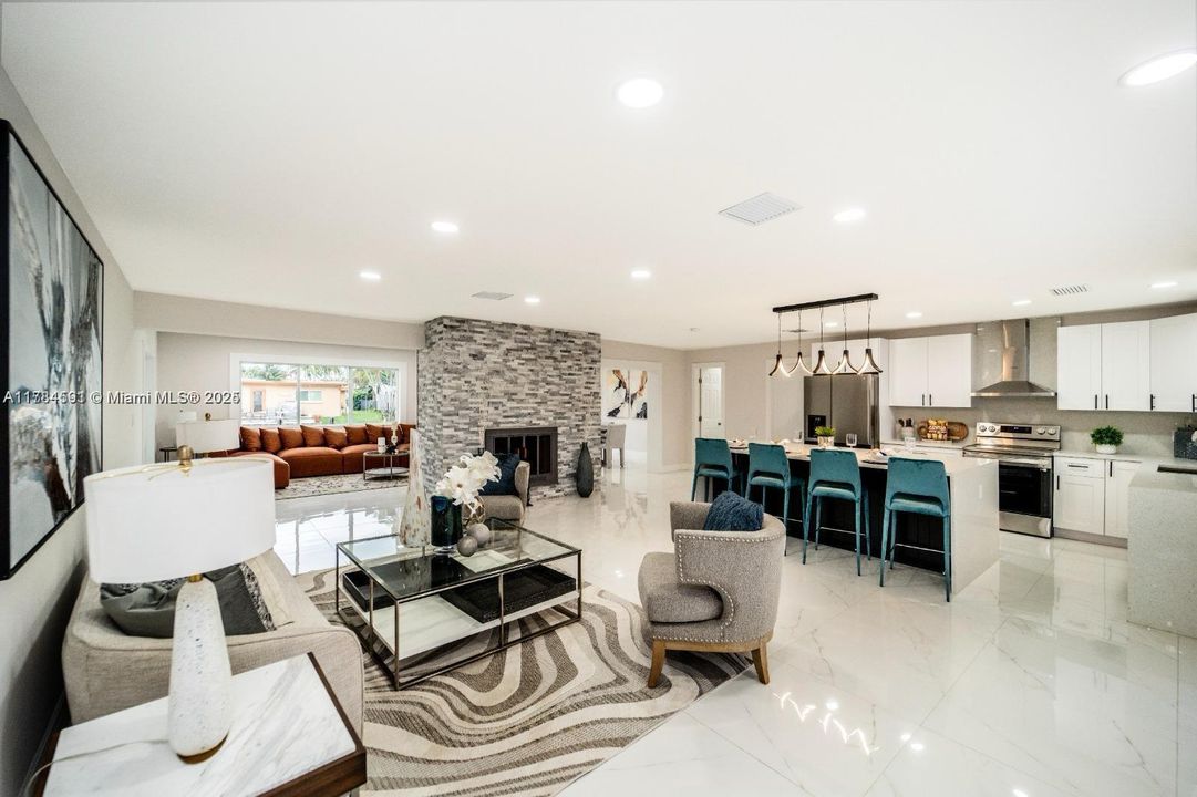 合同活跃: $949,950 (3 贝兹, 3 浴室, 1888 平方英尺)