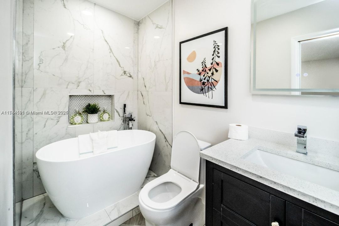 合同活跃: $949,950 (3 贝兹, 3 浴室, 1888 平方英尺)