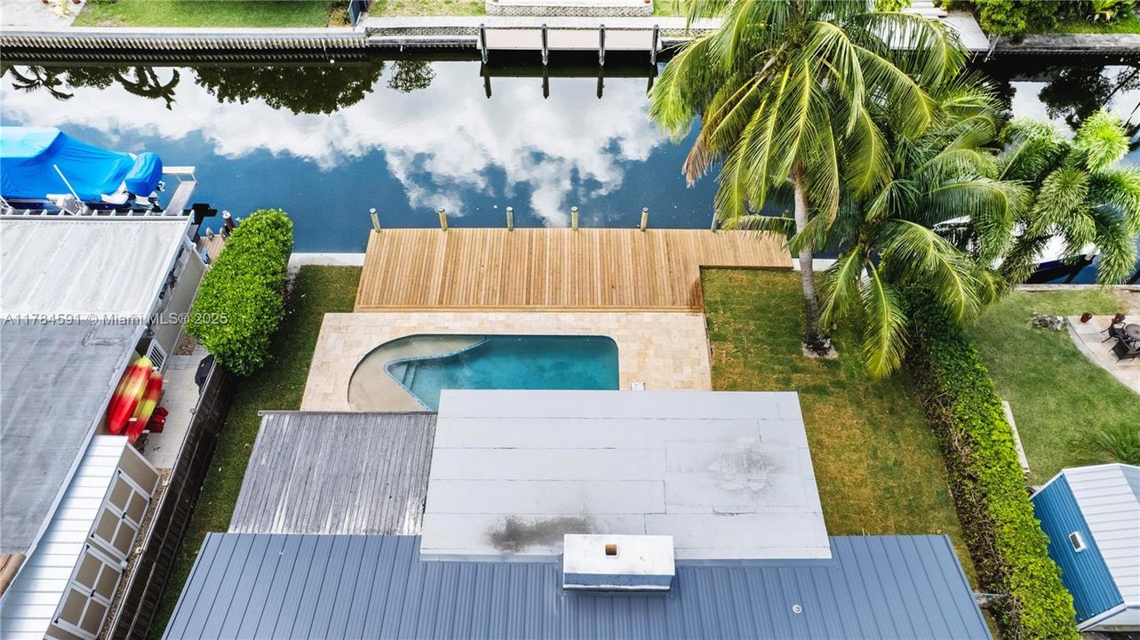 合同活跃: $949,950 (3 贝兹, 3 浴室, 1888 平方英尺)