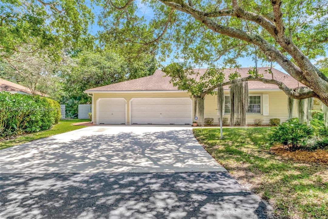 Recently Sold: $824,900 (4 beds, 2 baths, 2239 Square Feet)