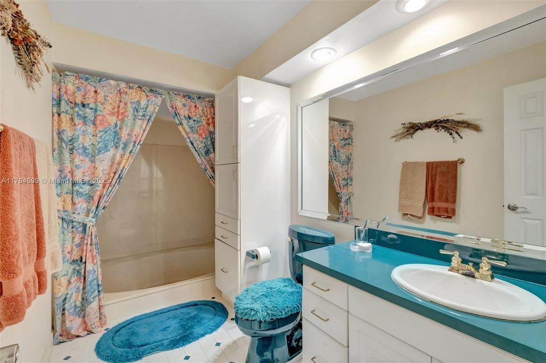 Recently Sold: $824,900 (4 beds, 2 baths, 2239 Square Feet)