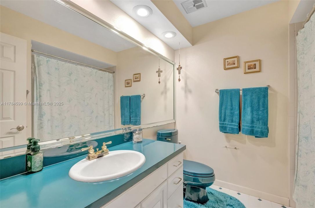 Recently Sold: $824,900 (4 beds, 2 baths, 2239 Square Feet)