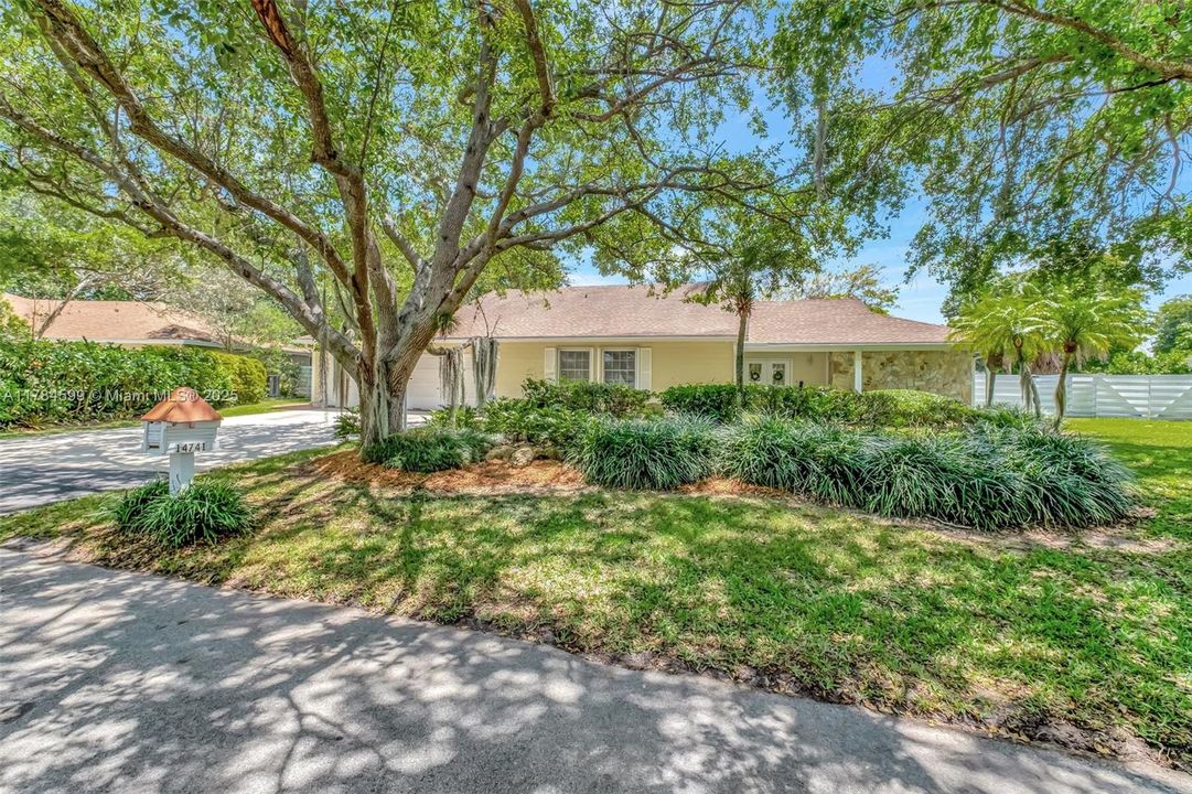 Recently Sold: $824,900 (4 beds, 2 baths, 2239 Square Feet)